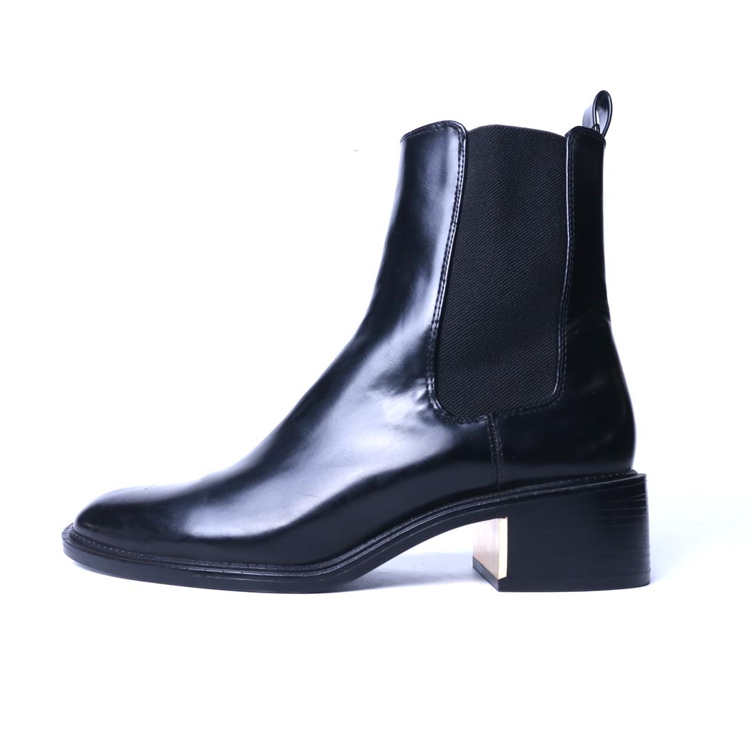ZARA. .