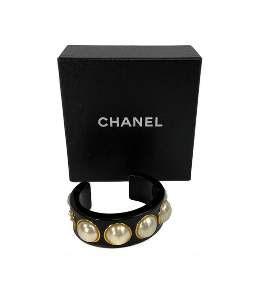 CHANEL -   Large Pearl Resin Cuff - Black - Bracelet