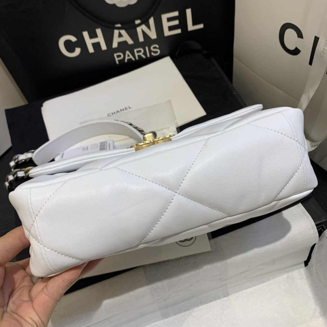 CHANEL 19 Flap Bag