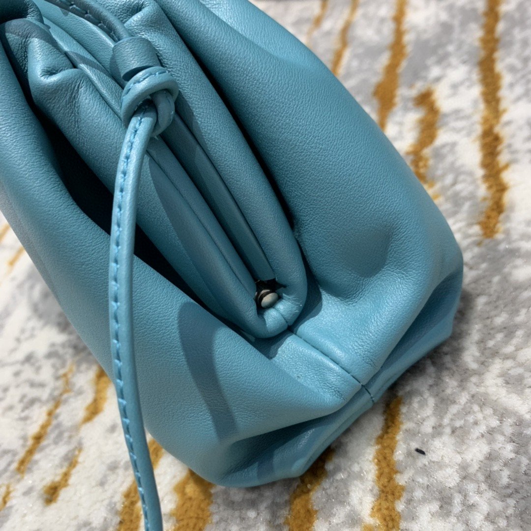 BV Mini Pouch For Women 8.6in/22AmeliaIn Blue