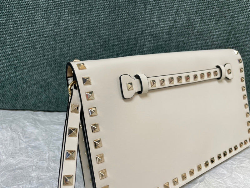 VAL LUXURY BAGS - FOR FASHION LOVERS  AFFORDABLE LUXURY BAGS- 1556