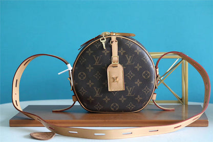 Fan Fashion Lu-Vi bags - 8309