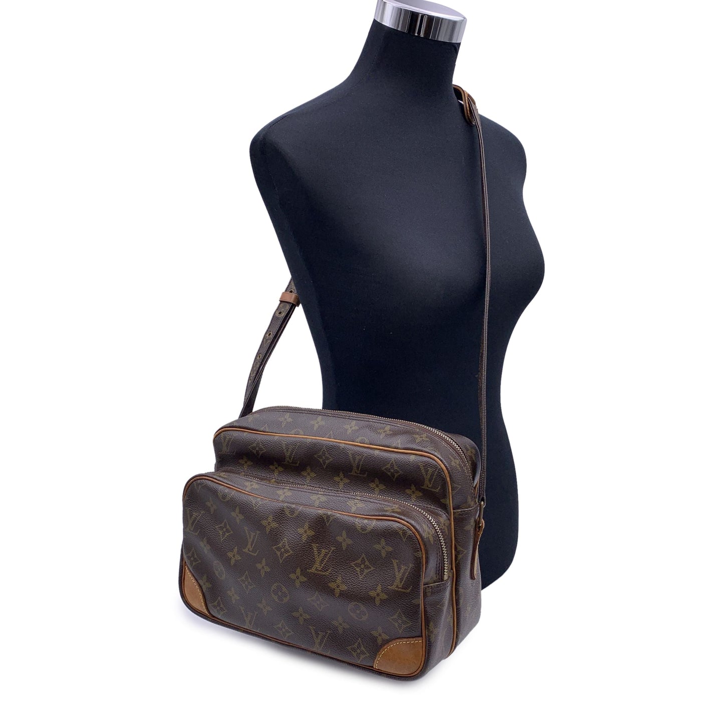LOUIS VUITTON   Monogram Canvas Nil Messenger Bag M45244