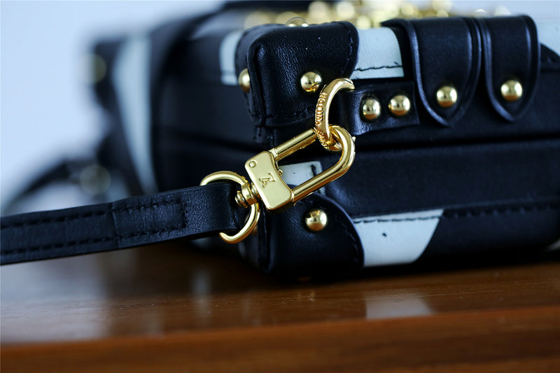Fan Fashion Lu-Vi bags - 8207