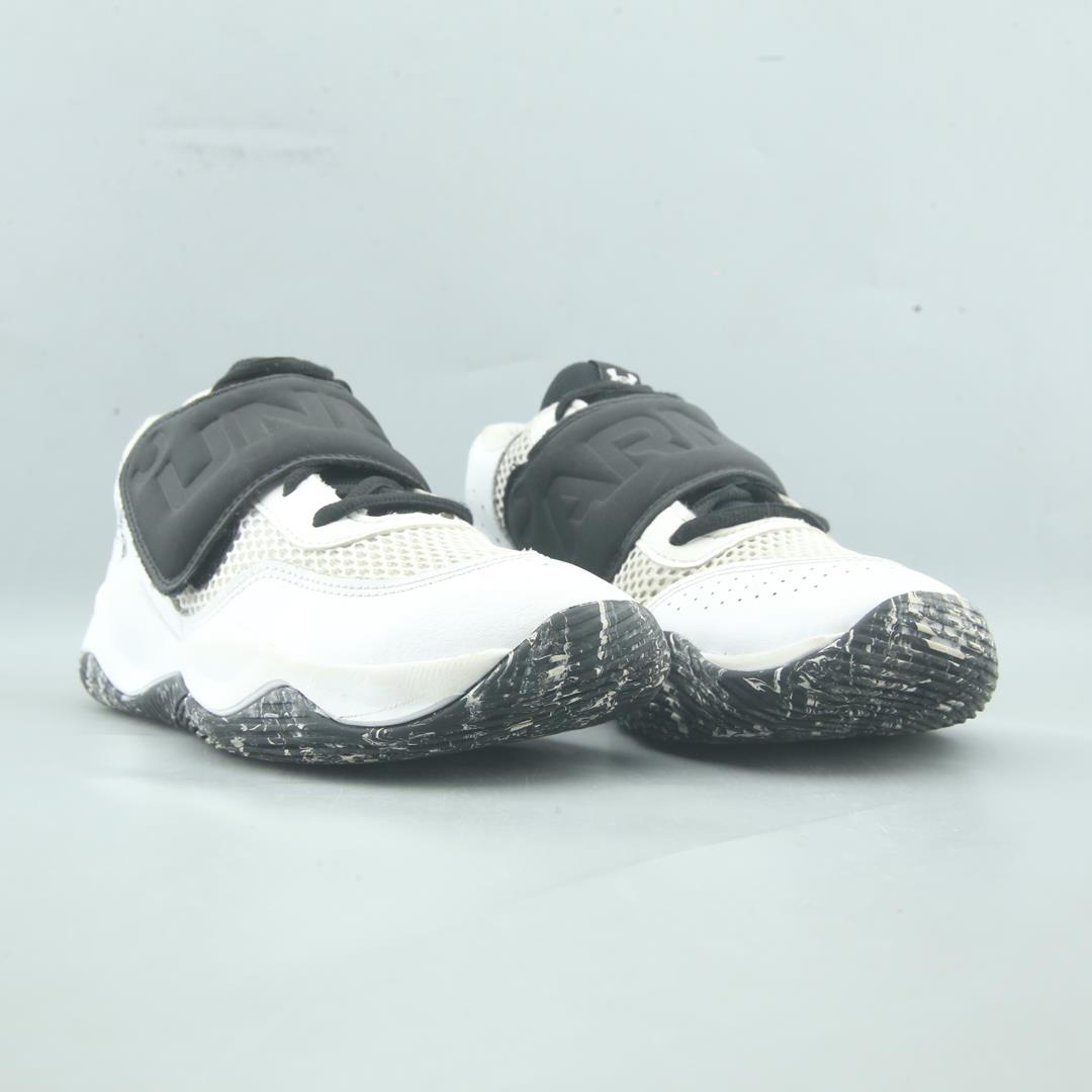 UNDER ARMOUR ZONE BB 2