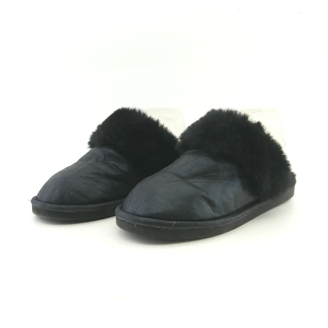 NINE WEST .