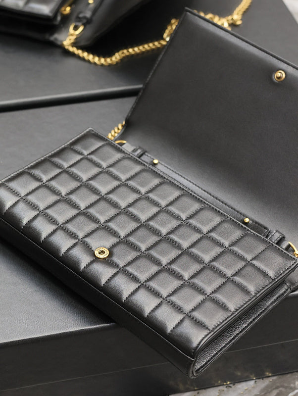 Amelia - YSL Bag - 1810