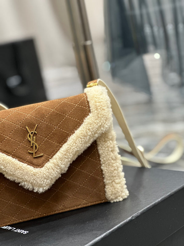 Amelia - YSL Bag - 3934