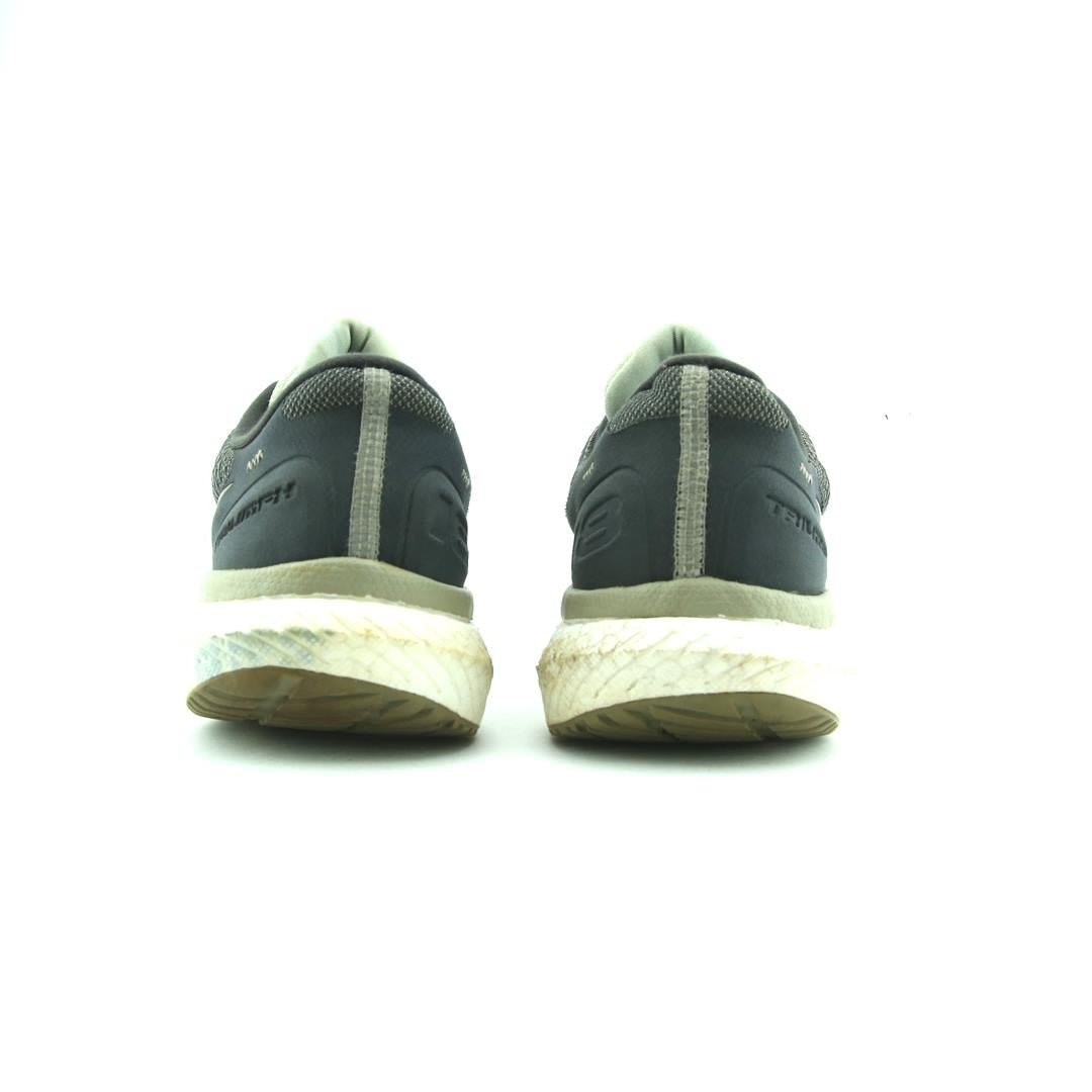 SAUCONY TRIUMPH 18