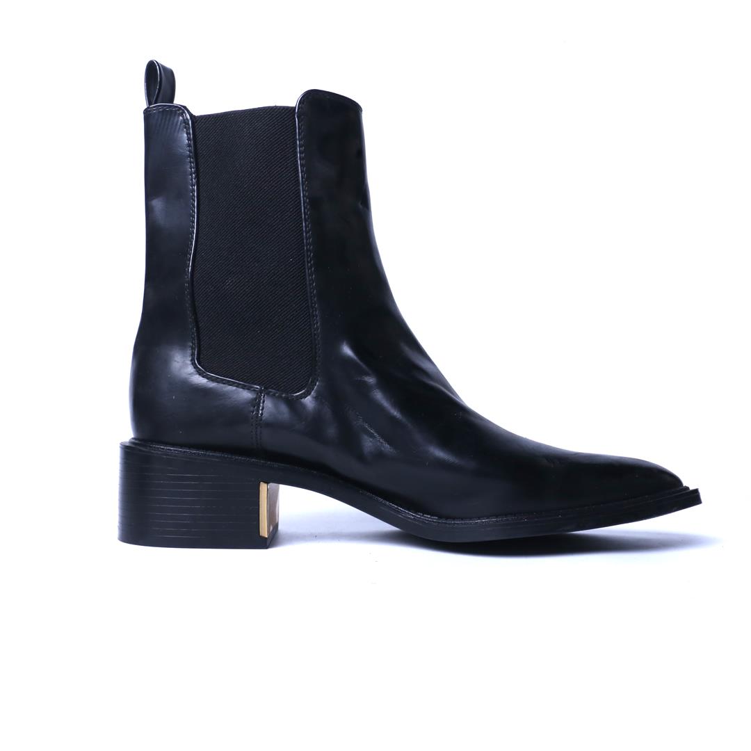 ZARA. .