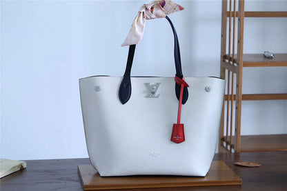 Fan Fashion Lu-Vi bags - 8246