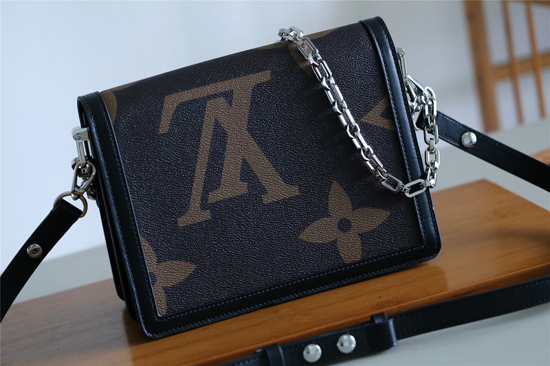 Fan Fashion Lu-Vi bags - 8143