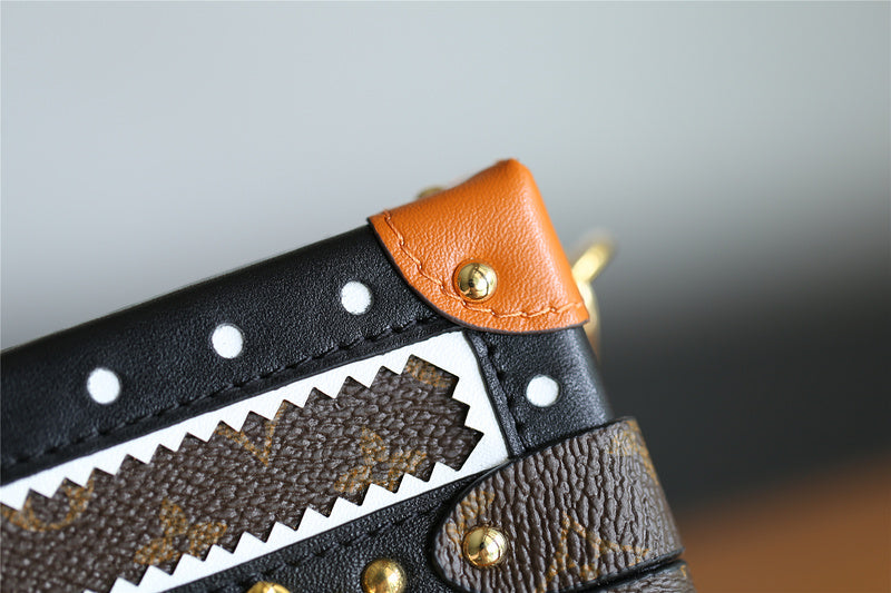 Fan Fashion Lu-Vi bags - 8236