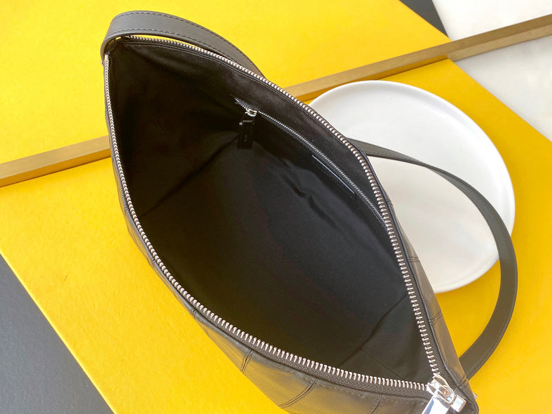Amelia - YSL Bag - 4170