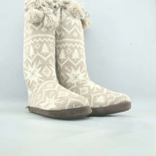 MUK LUKS .