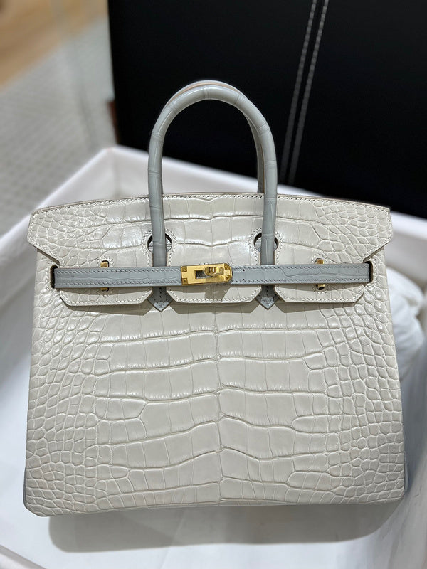 Amelia - HMS Bags - 1722