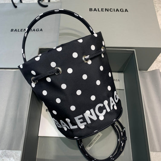 BLN-Ciaga Le Cagole Medium Bucket Bag In Black, For Women,  Bags 11.8in/30Amelia