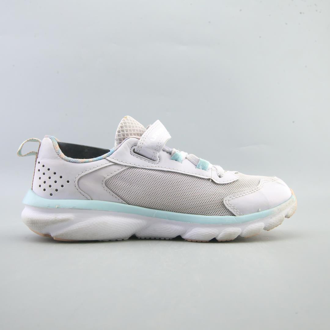UNDER ARMOUR  ASSERT 9