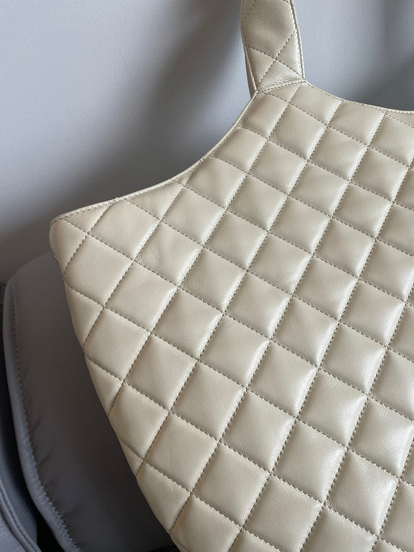 Amelia - YSL Bag - 3718