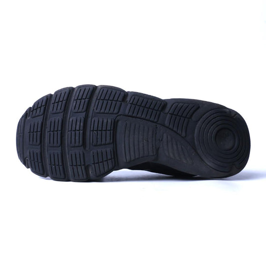 UNDER ARMOUR ASSERT 9