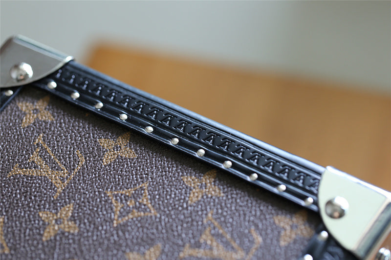 Fan Fashion Lu-Vi bags - 9535