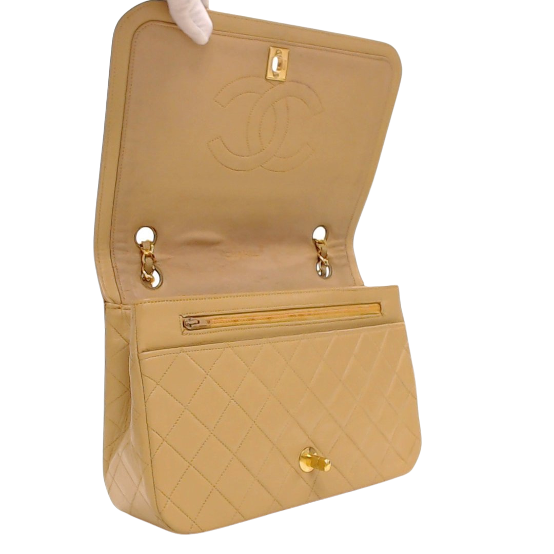 Chanel Beige Full Flap m/ GHW
