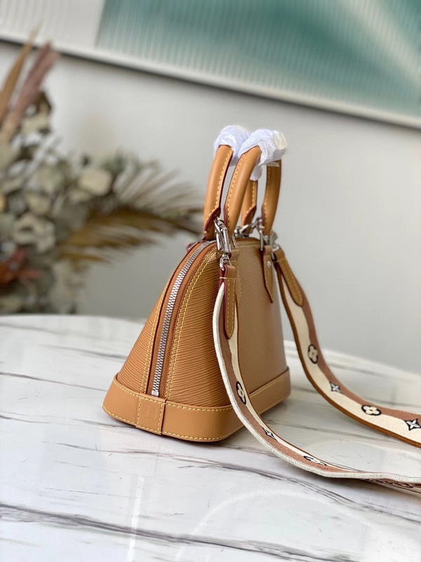 Fan Fashion Lu-Vi bags - 17145
