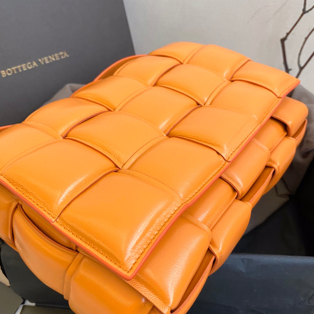 BV Padded Cassette Bag For Women 10.2in/26AmeliaIn Orange