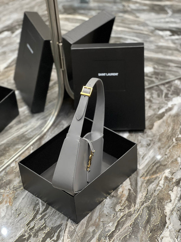 Amelia - YSL Bag - 2484