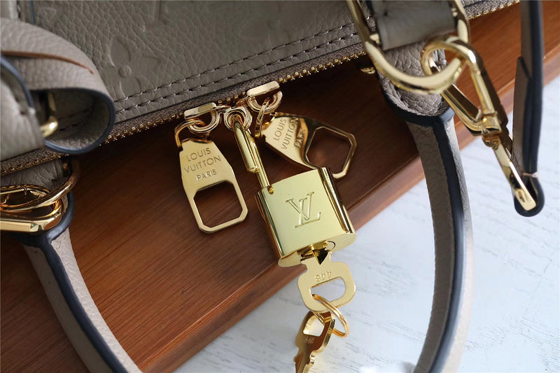 Fan Fashion Lu-Vi bags - 8295