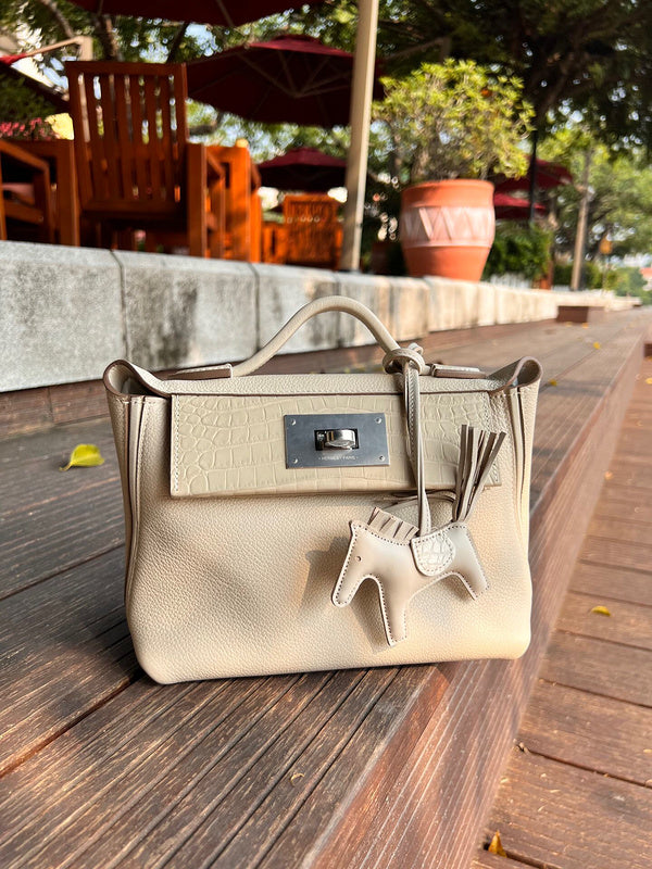 Amelia - HMS Bags - 1757