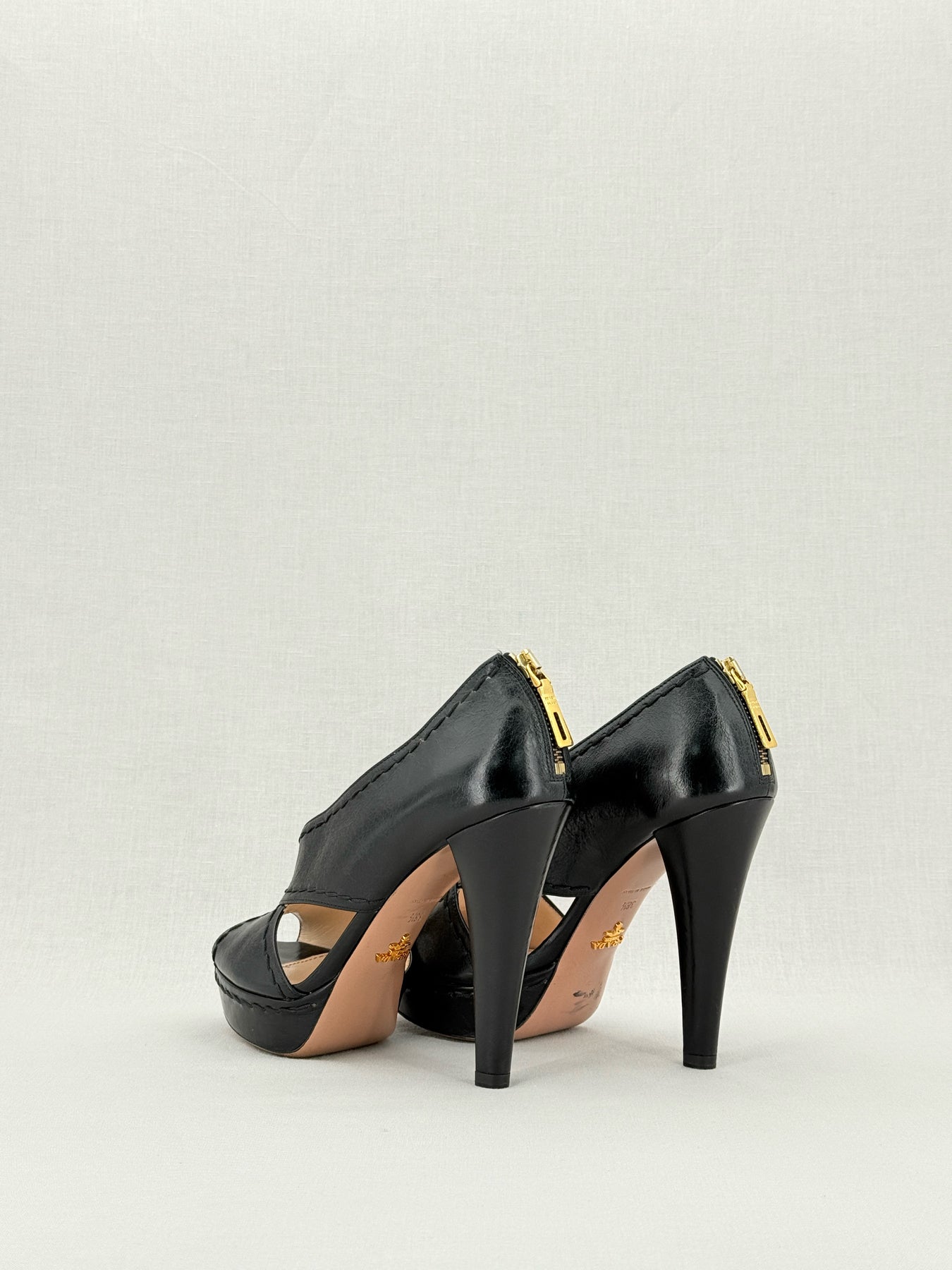 PRADA Black Size EU 38.5 Pumps