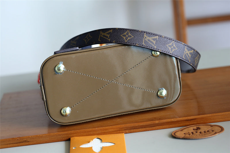 Fan Fashion Lu-Vi bags - 8280