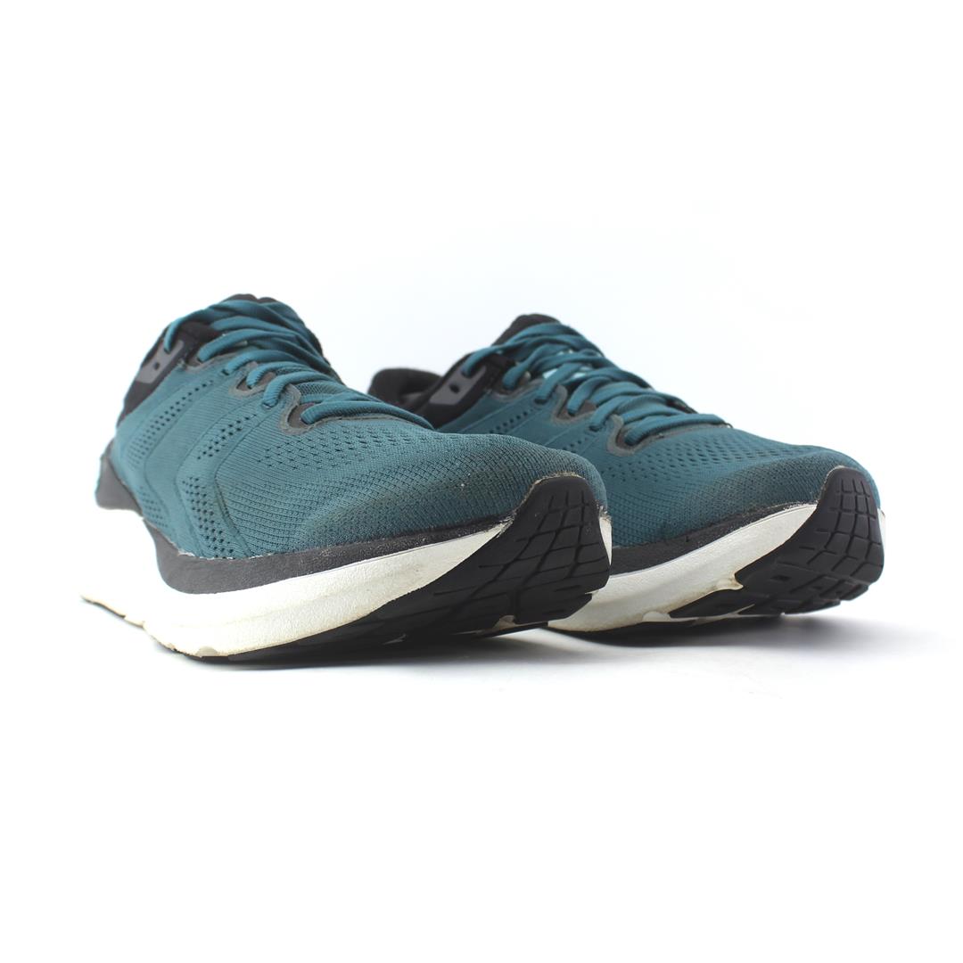 TOPO ATHLETIC PHANTOM 2