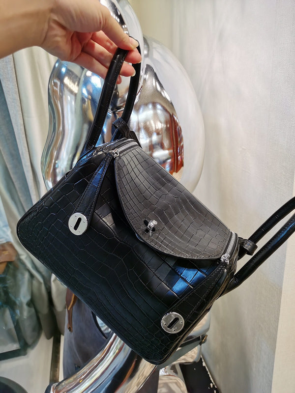 Amelia - HMS Bags - 1752