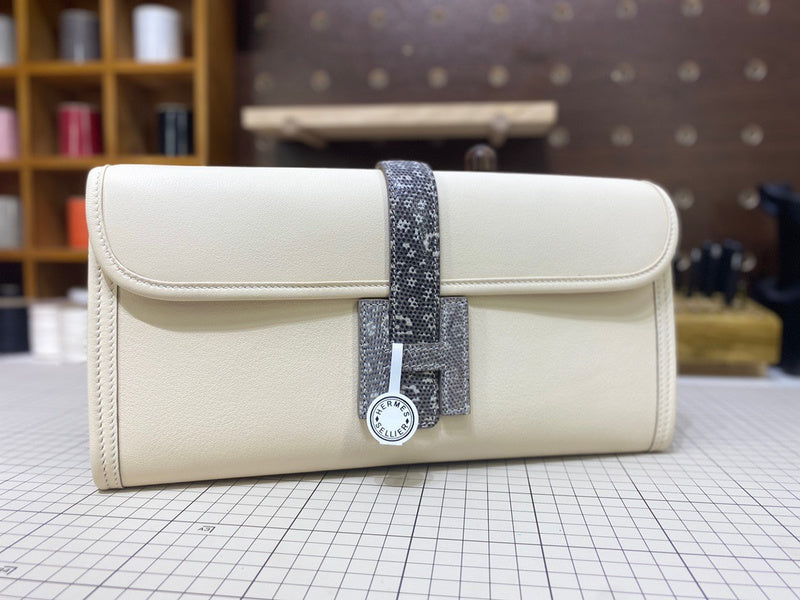 Amelia - HMS Bags - 1738