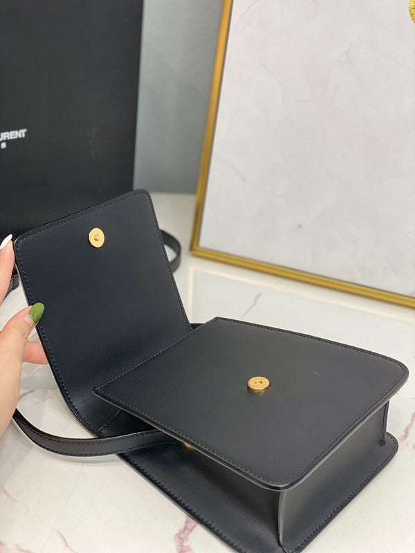 Amelia - YSL Bag - 2077