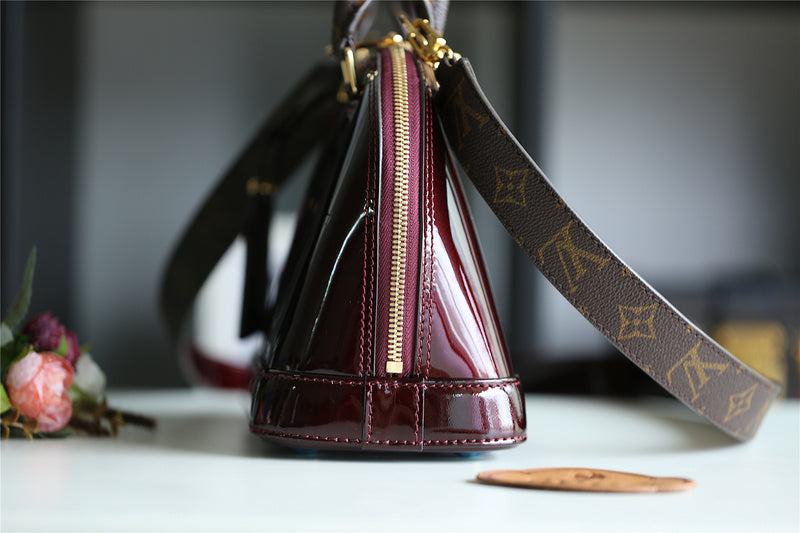 Fan Fashion Lu-Vi bags - 8279