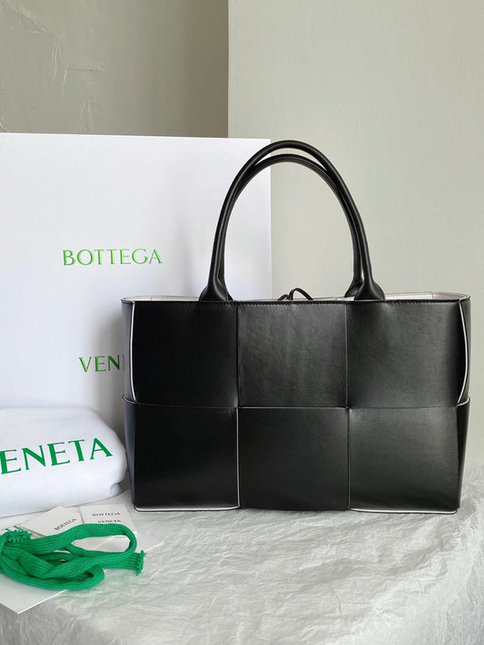 BV Arco Tote Bag For Women 16.14in/41AmeliaIn Black 609175VMAY31283