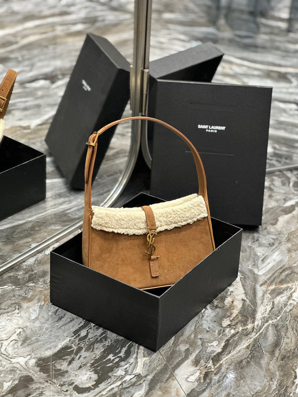 Amelia - YSL Bag - 3910