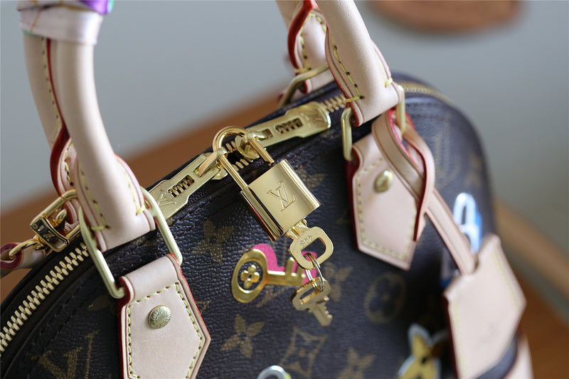 Fan Fashion Lu-Vi bags - 8257