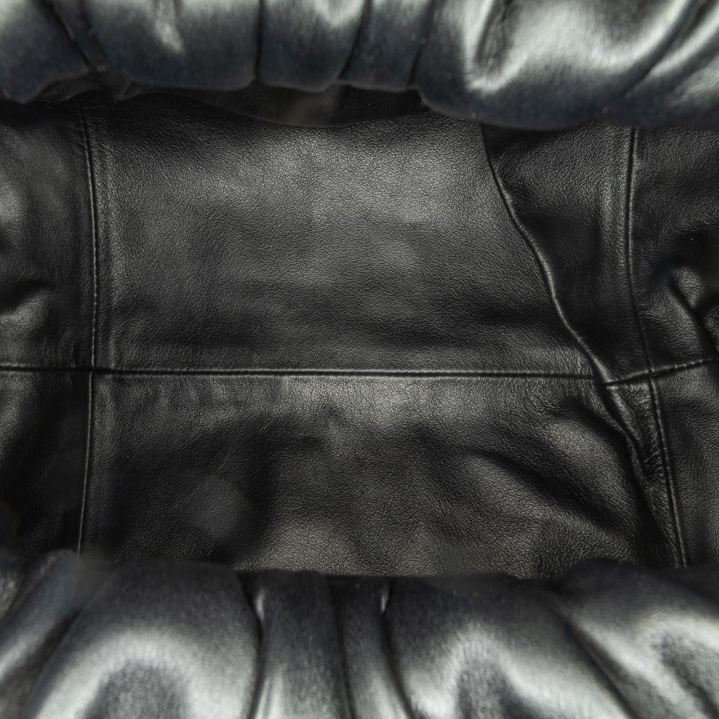 Bottega Veneta Lambskin The Shoulder Pouch (SHG-J0ldgd)