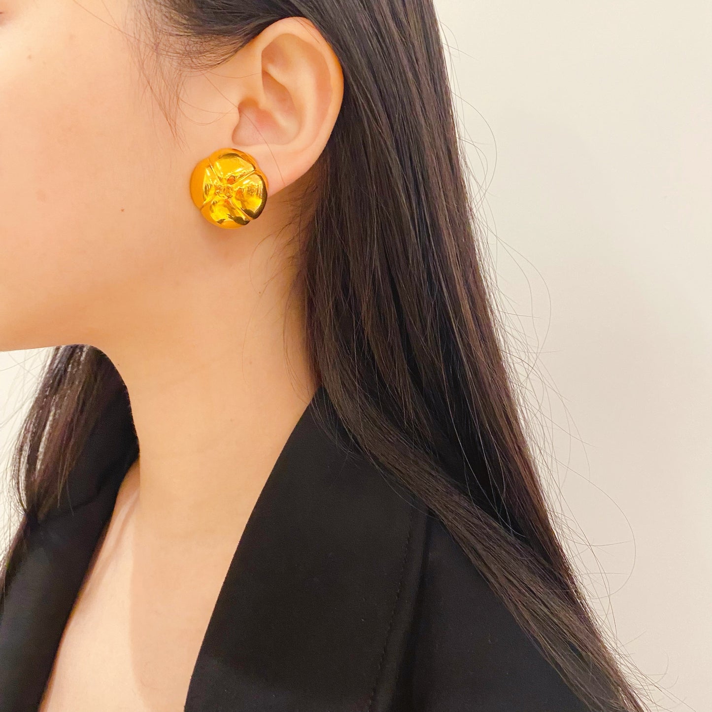 CHANEL   gold earrings