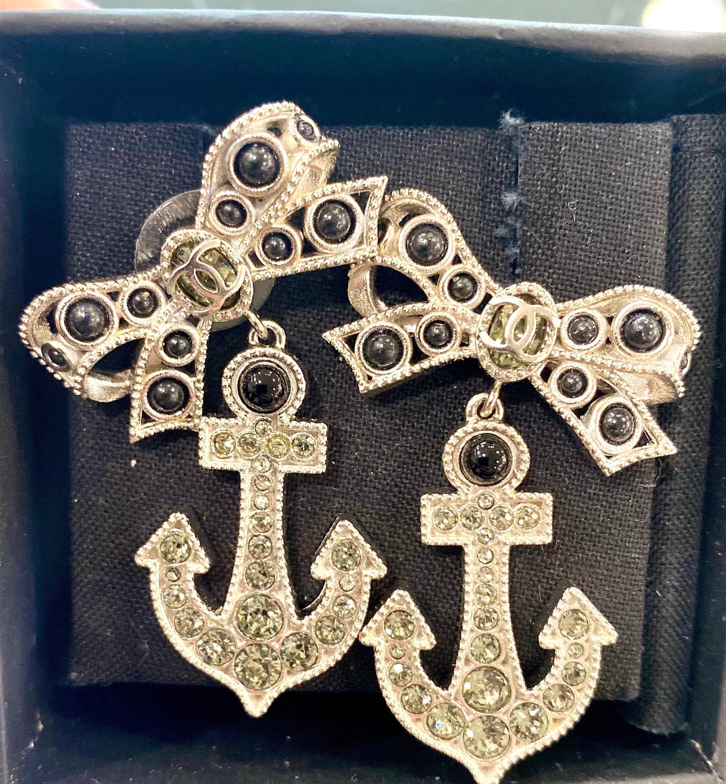 CHANEL CC ANCHOR CRYSTAL PEARL EARRINGS