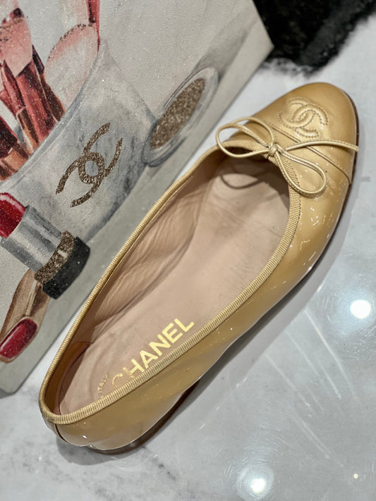 CHANEL CC BALLET FLATS
