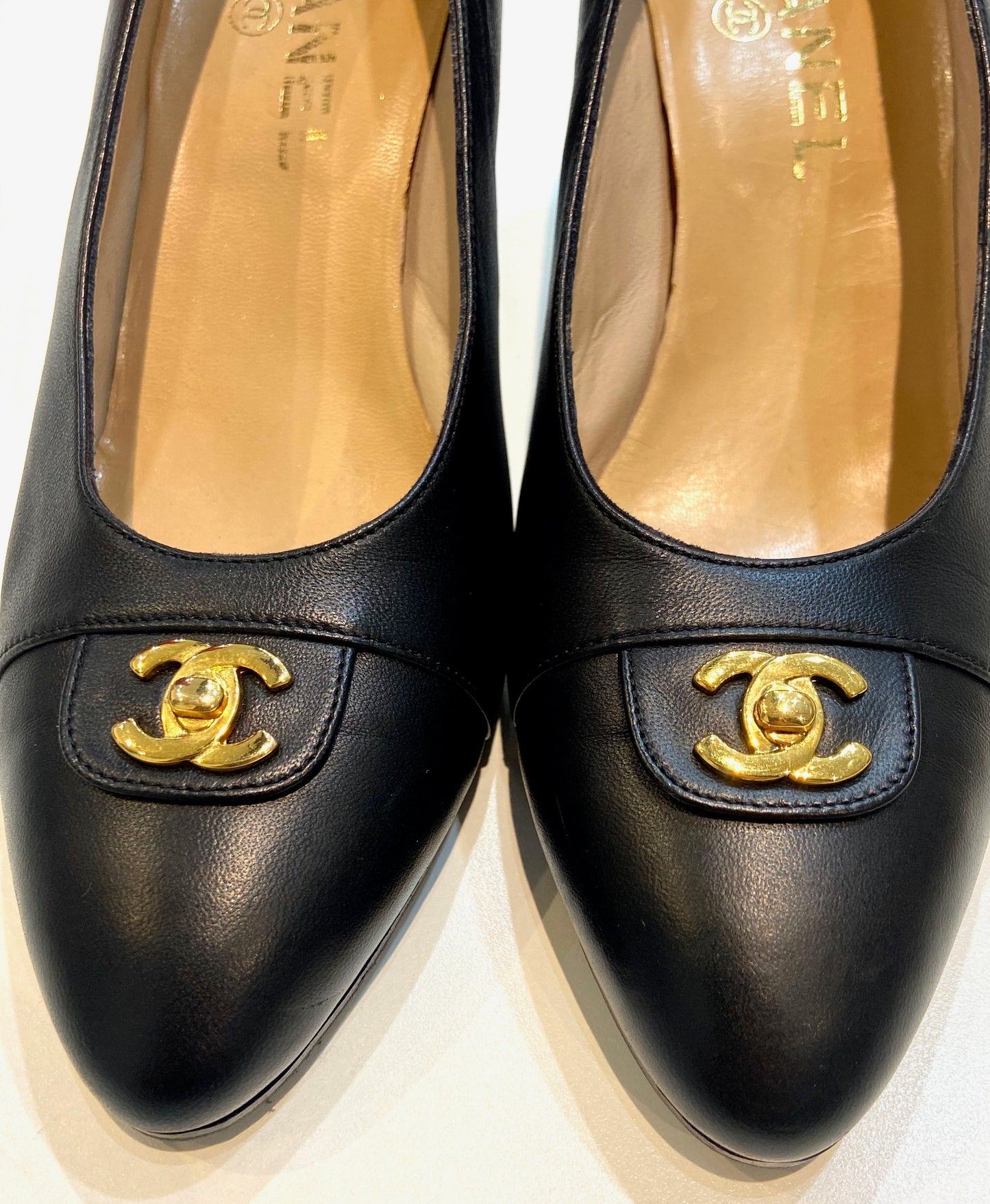 CHANEL CC TURN-LOCK POINTED TOE CALFSKIN LEATHER PUMPS