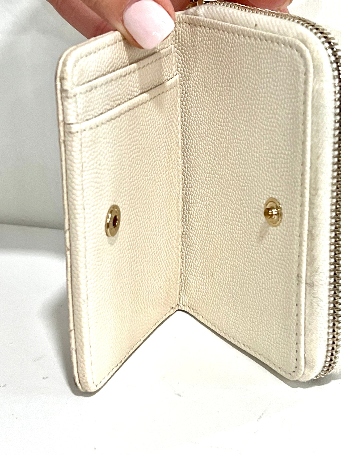 CHANEL   CAVIAR QUILTED SMALL ZIP WALLET