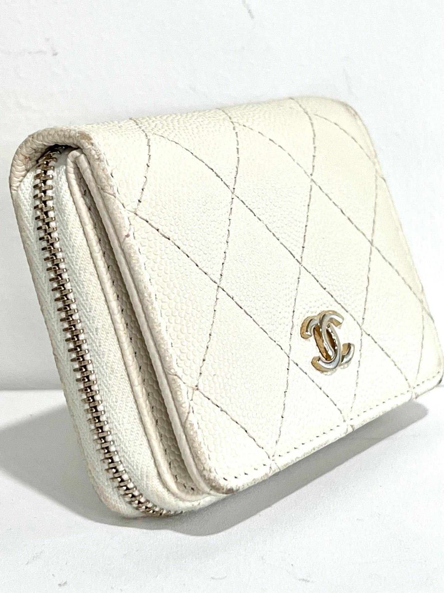 CHANEL   CAVIAR QUILTED SMALL ZIP WALLET