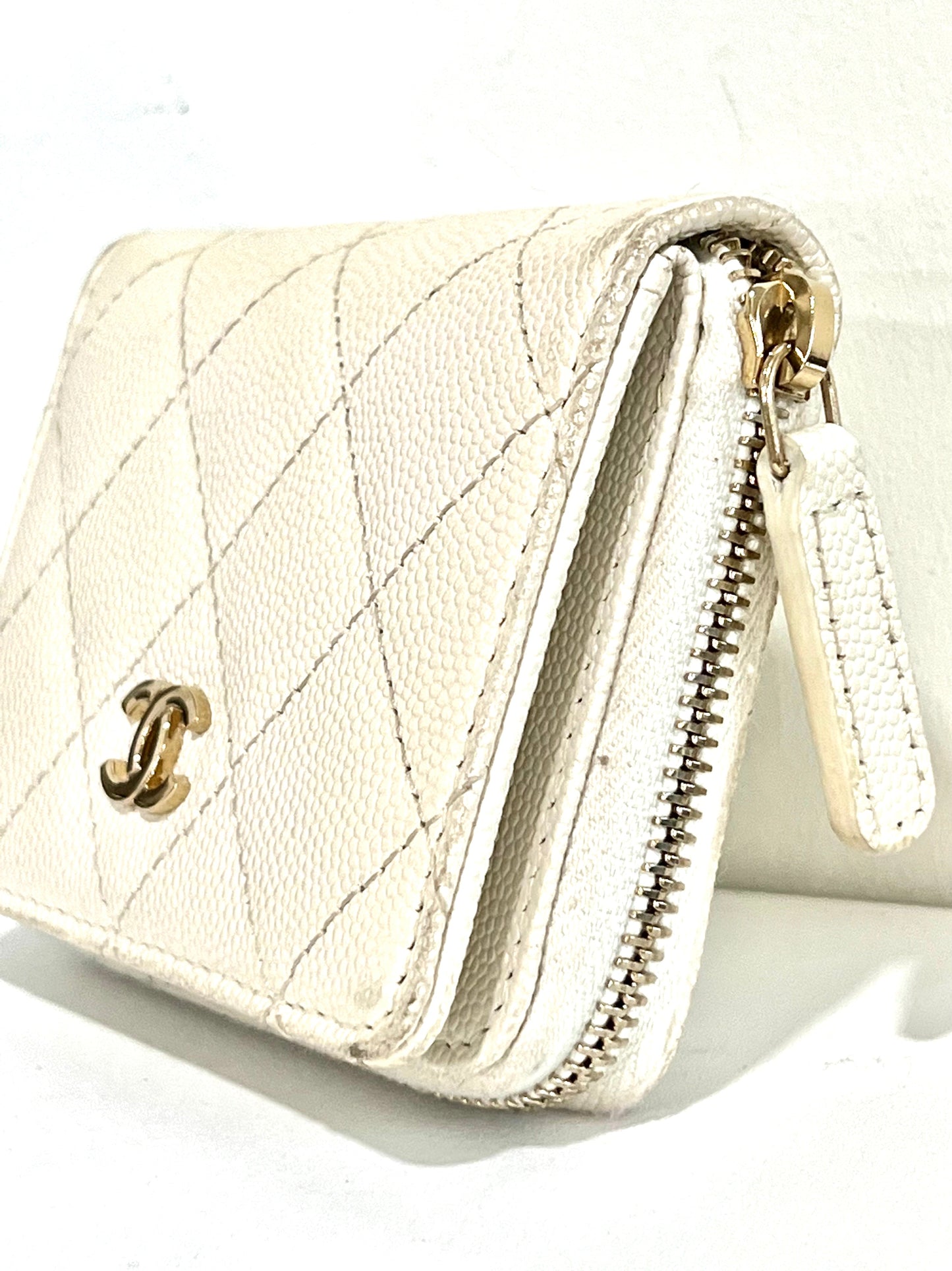 CHANEL   CAVIAR QUILTED SMALL ZIP WALLET