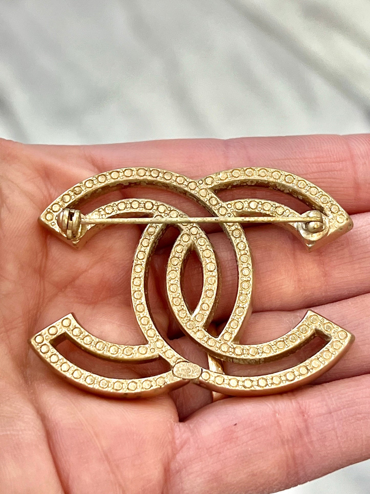 CHANEL CRYSTAL CC LIGHT GOLD-TONE BROOCH